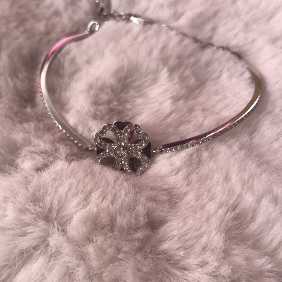 Authentic Swarovski four leaf clover bracelet - Picture 4 of 10